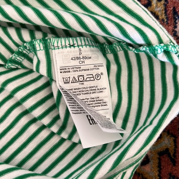 Banana Republic Tee - Picture 3 of 3